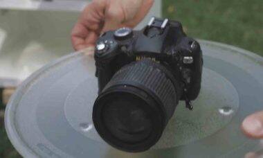 Youtuber coloca câmera da Nikon em forno micro-ondas; assista. Foto: reprodução Youtube