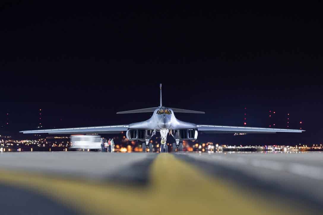 Força Aérea dos EUA envia bombardeiros B-1 sobre o Mar da China como mensagem à China