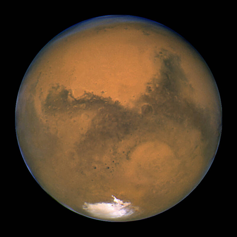 Sonda acha novas reservas de água em Marte