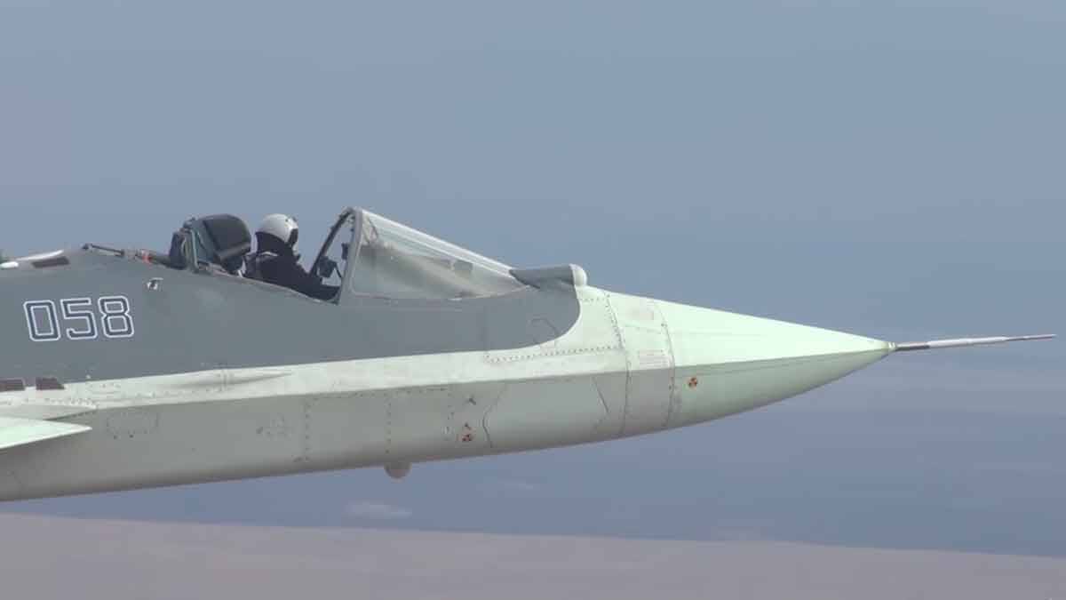 Vídeo mostra caça russo Su-57 voando sem a cobertura protetora. Foto: reprodução Youtube