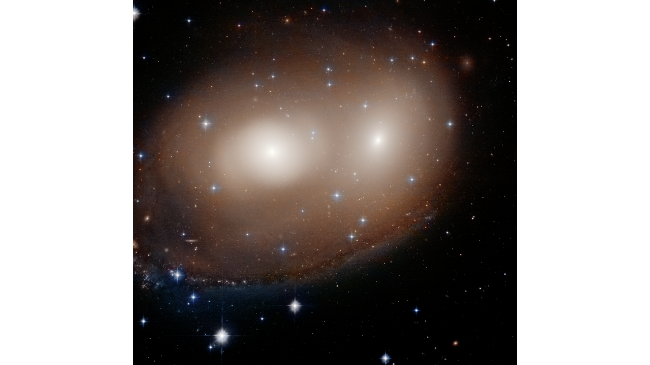 Galáxias flagradas pelo Hubble formam uma abóbora gigante no espaço