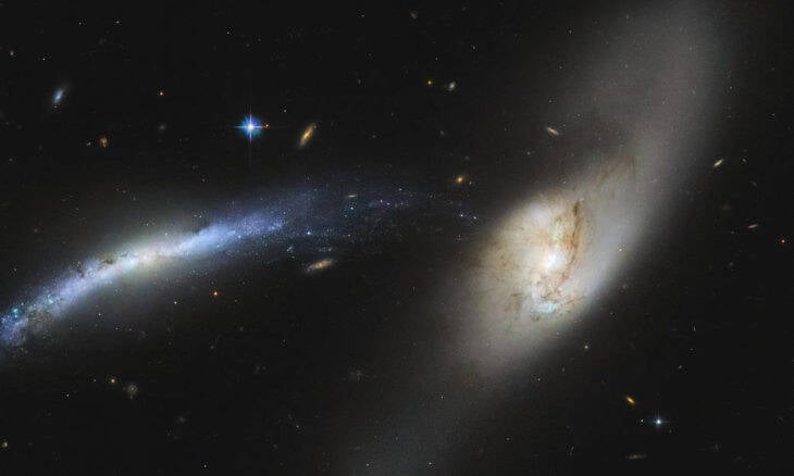 Telescópio Hubble registra "fusão" de galáxias