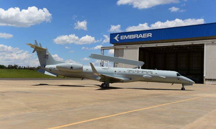 FAB recebe o primeiro Embraer E-99 modernizado