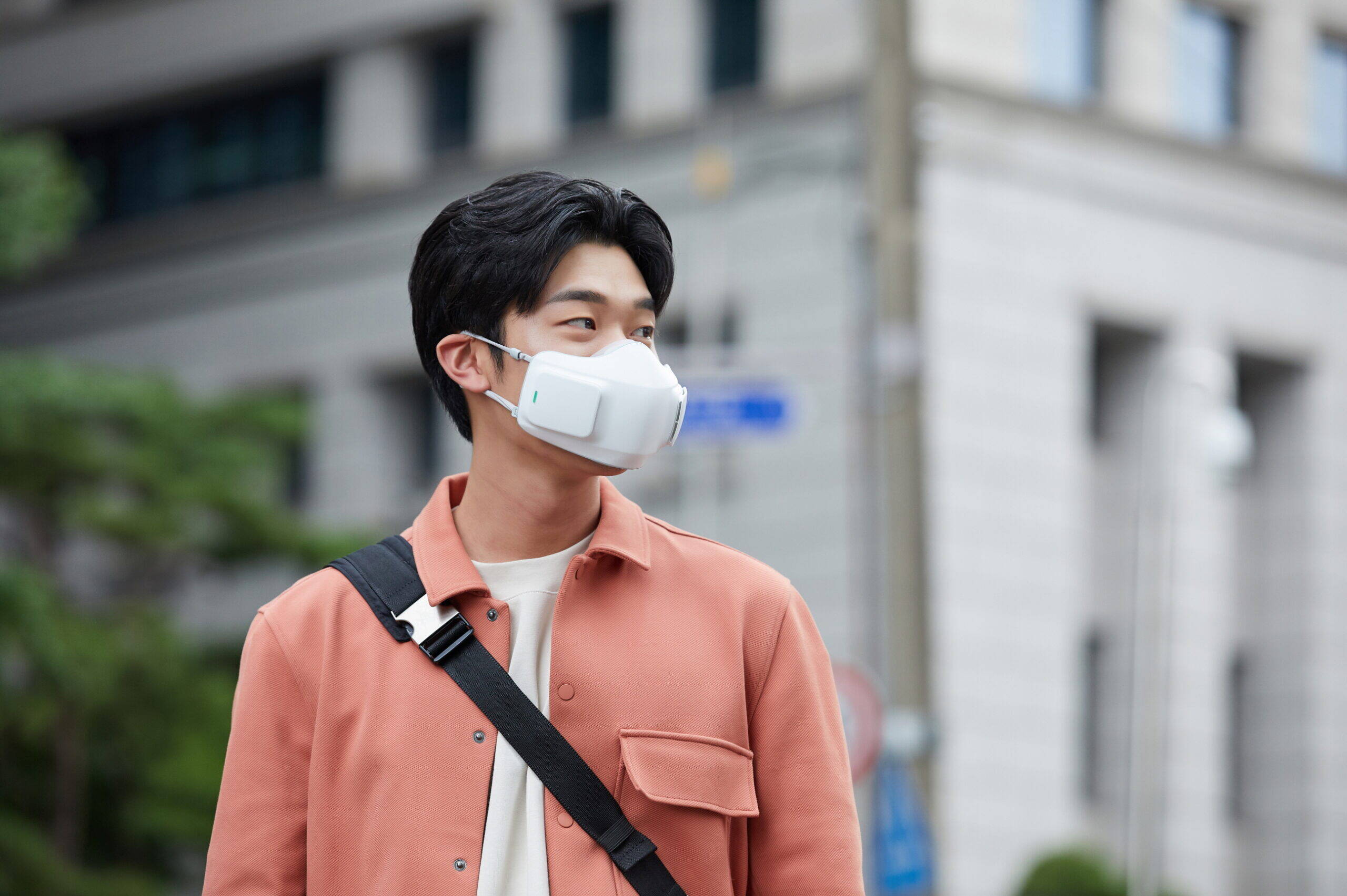 LG lança máscara facial com purificador de ar