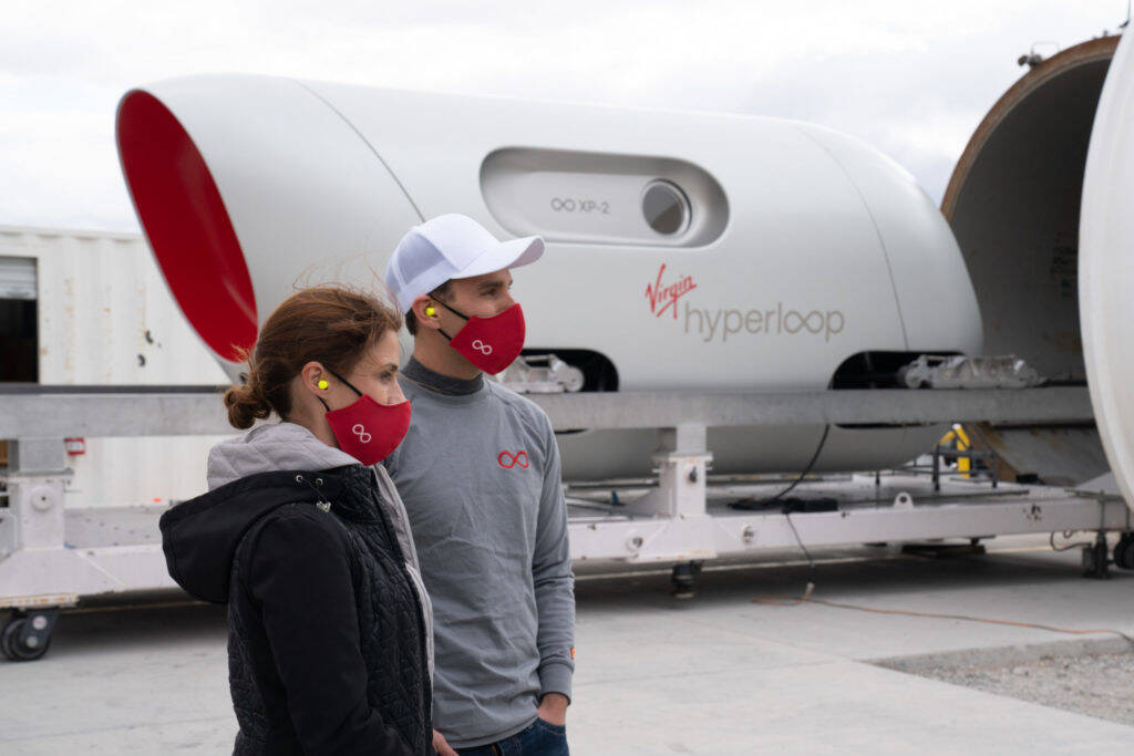 Virgin Hyperloop completa primeiro teste com passageiros