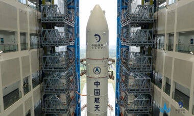 China lança missão espacial para a Lua