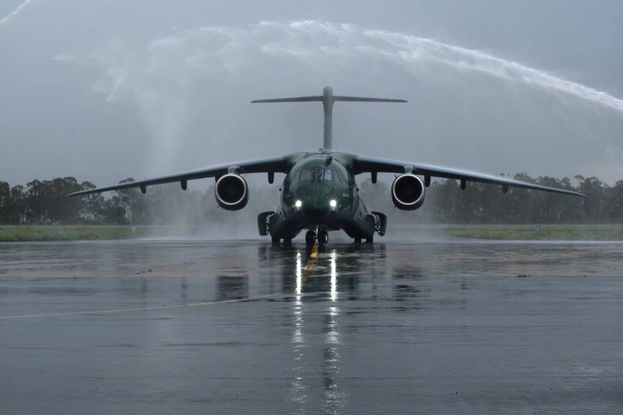 FAB recebe quarto avião Embraer KC-390 Millennium