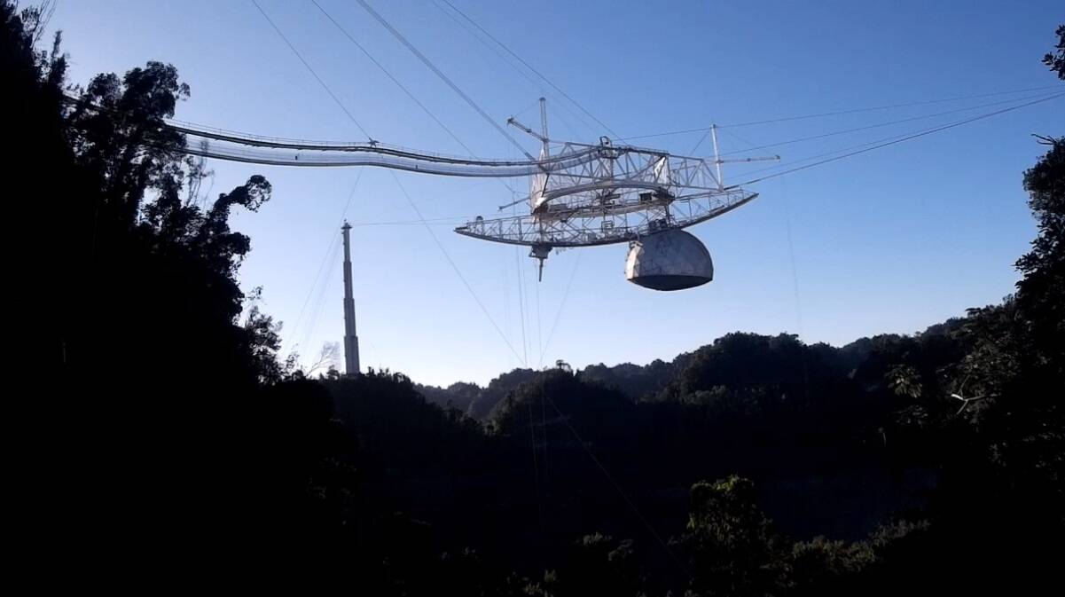 Drone flagrou desabamento do radiotelescópio de Arecibo
