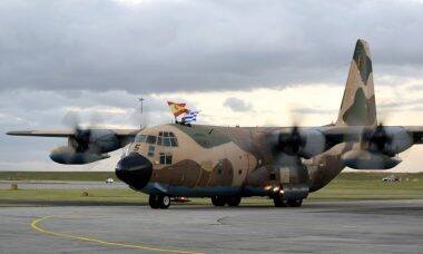 Força Aérea do Uruguai incorpora aviões KC-130 H Hércules