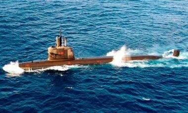 Submarino Riachuelo realiza teste de imersão em grande profundidade