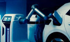 Volkswagen revela robô que carrega bateria de carros elétricos