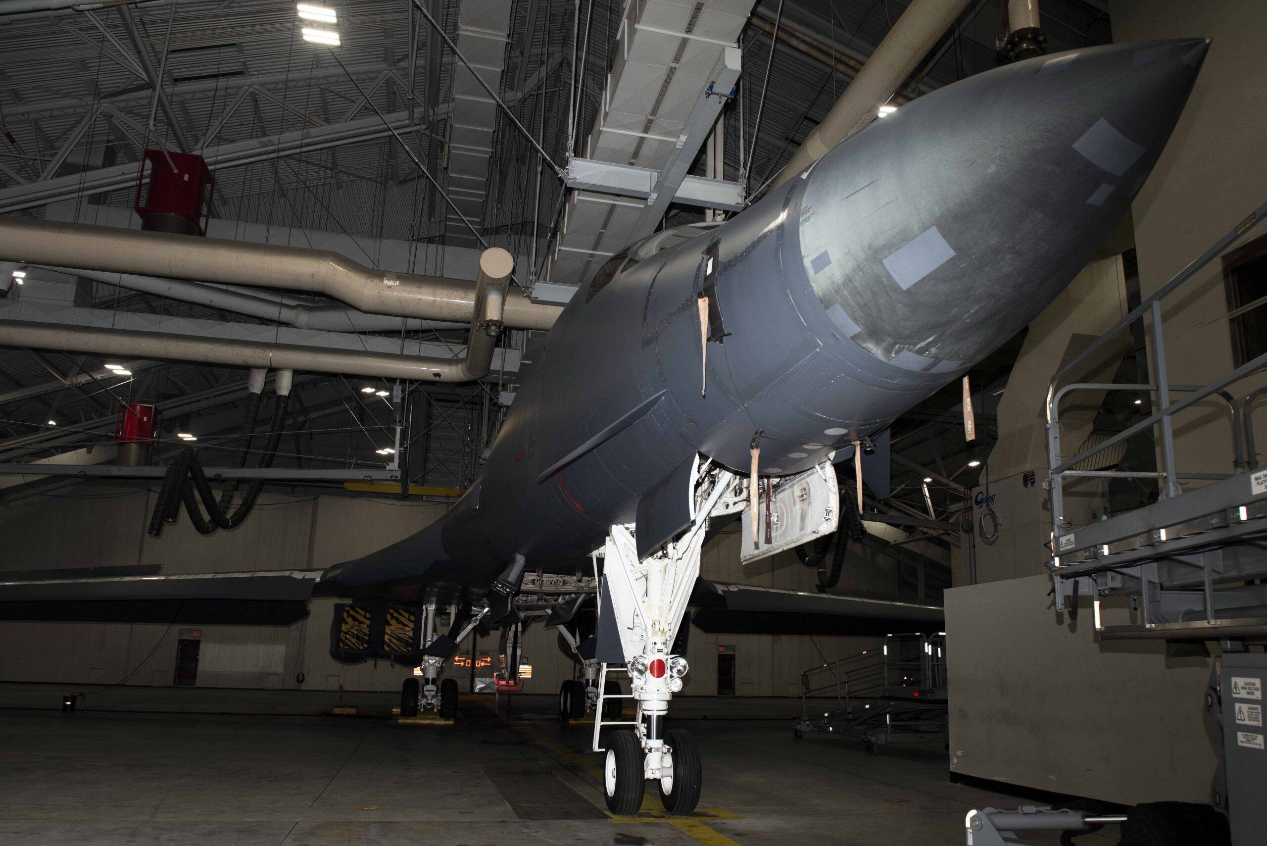 Força Aérea dos EUA inicia processo de aposentadora do bombardeiro B-1