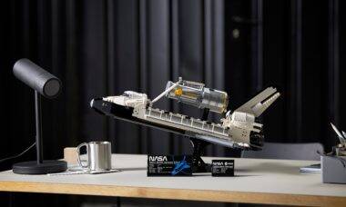 Lego lança réplica do ônibus espacial Discovery construída em parceria com a Nasa