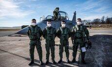 Pilotos da FAB realizam o primeiro voo de instrução no Saab Gripen