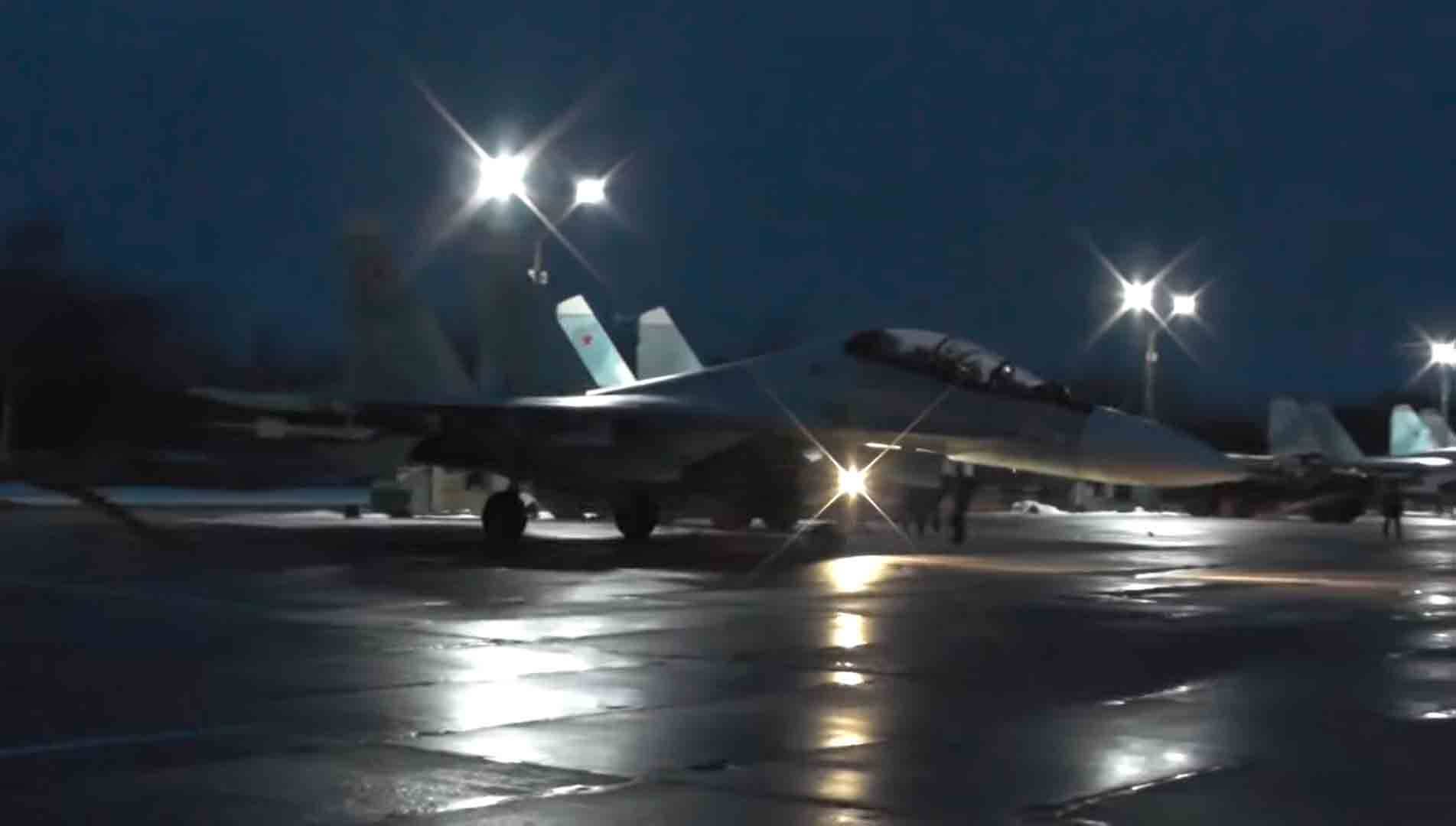Vídeo: avião de combate Su-30SM lança mísseis em missão noturna. Foto: reprodução Youtube
