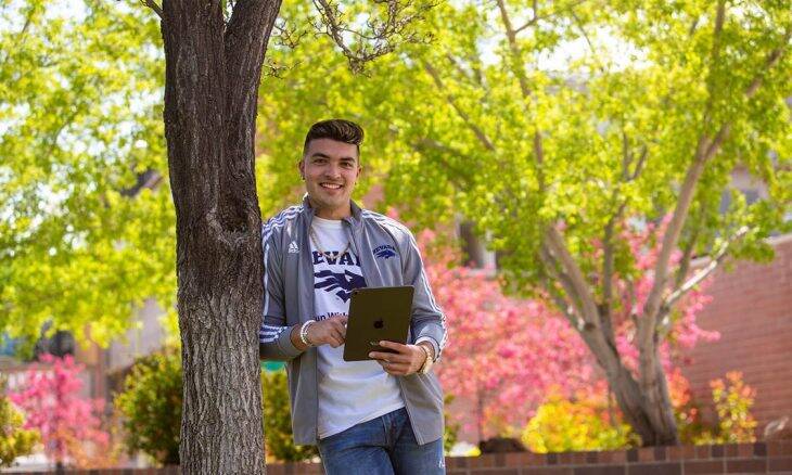 Calouros vão receber iPad Air gratuito em universidade dos EUA