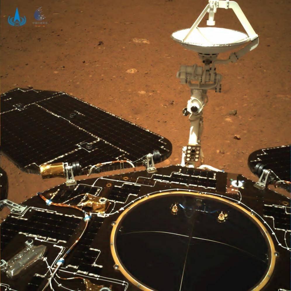 China divulga primeiras imagens do robô Zhurong em Marte 