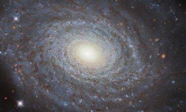 Hubble produz imagem impressionante de galáxia espiral