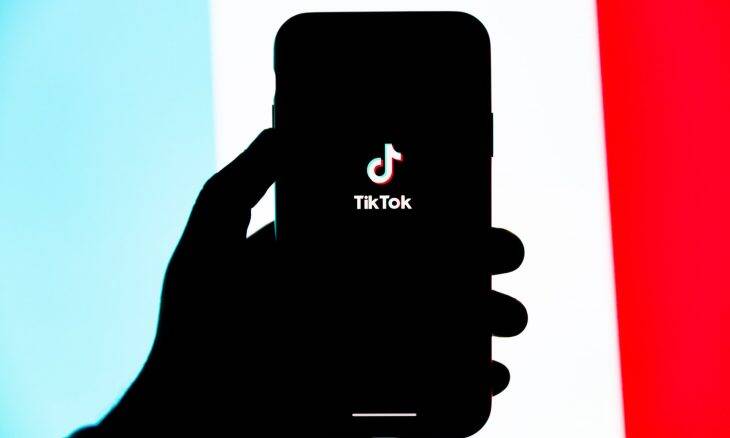 TikTok: jovem comete suicídio ao vivo e plataforma só avisa a polícia 4 horas depois