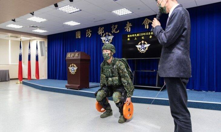 Cientistas de Taiwan criam exoesqueleto para uso militar