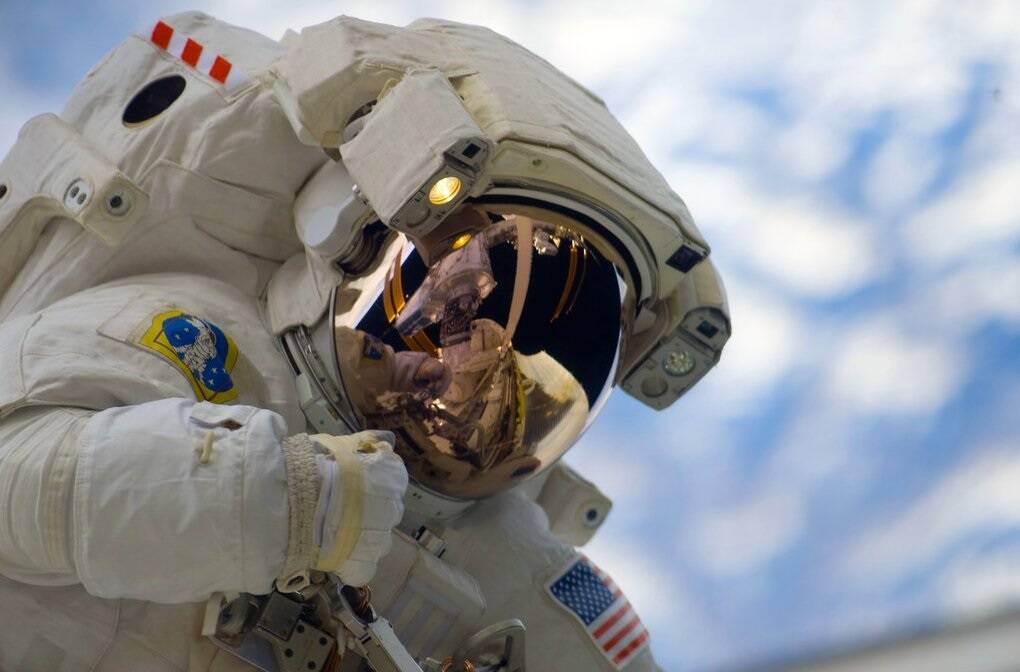 Astronauta revela que quase se afogou em caminhada espacial; entenda