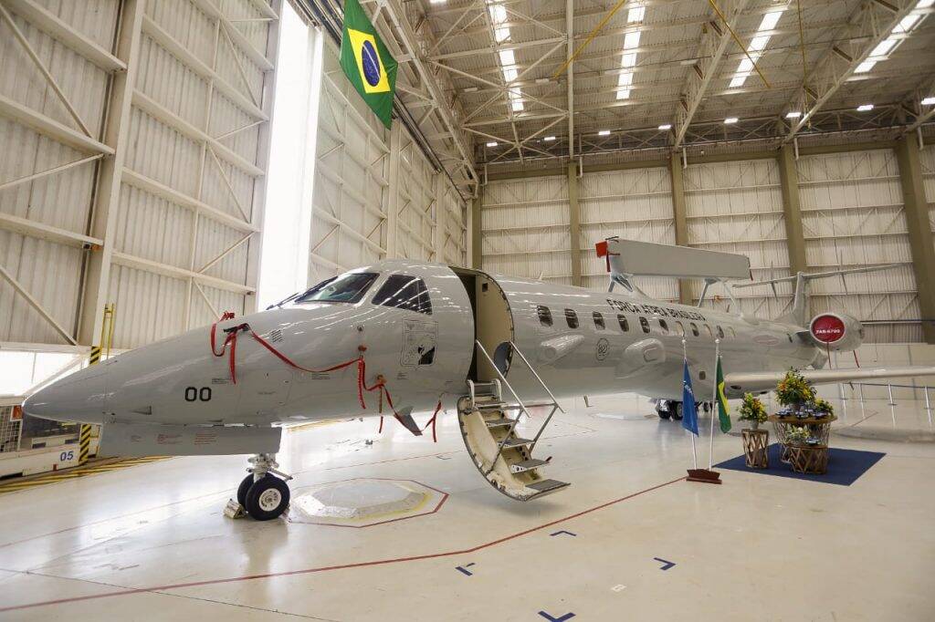 FAB recebe 3ª unidade do avião E-99 modernizado