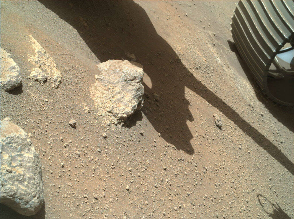 Robô Perseverance irá jogar fora amostra de rocha marciana; entenda