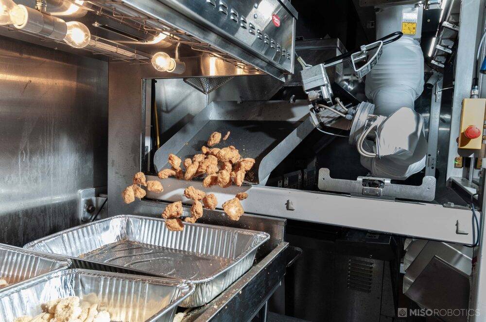 Empresa lança robô que prepara alimentos 2 vezes mais rápido que um humano