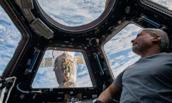 Astronauta Mark Vande Hei bate recorde da Nasa no espaço