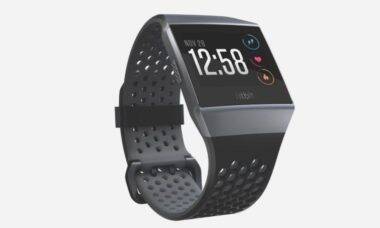 Fitbit faz recall de 1,7 milhão de smartwatches por risco de queimaduras
