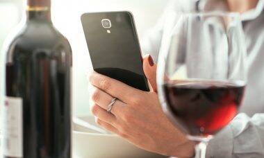 Restaurante dá desconto para clientes que trancarem celulares em gaiolas; entenda