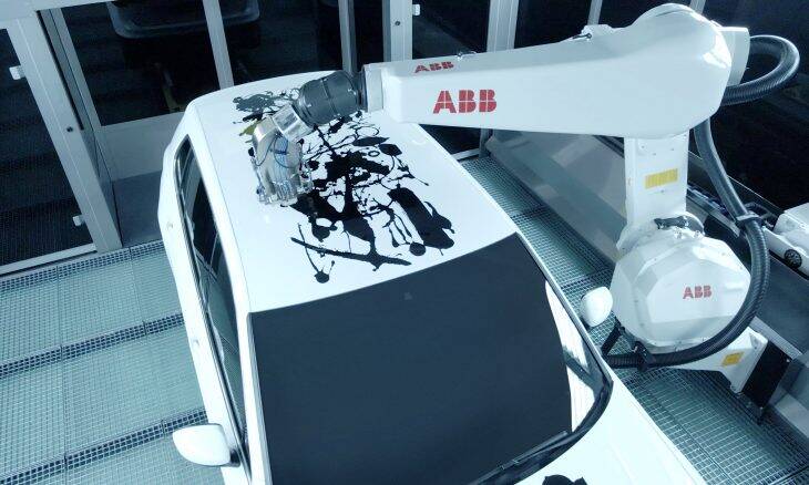 Robô industrial recria obra de arte em carro