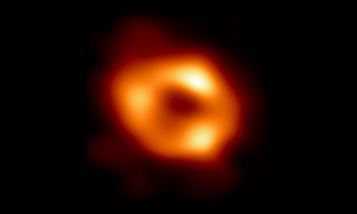 Astrônomos divulgam imagem de buraco negro no centro da Via Láctea
