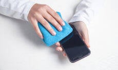 Saiba como limpar corretamente o seu celular
