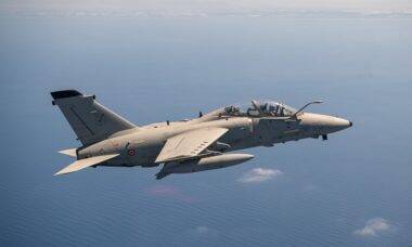 Itália realiza voo de jato AMX abastecido com SAF