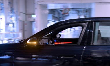 Vídeo: carros da BMW circulam de maneira autônoma na linha de produção