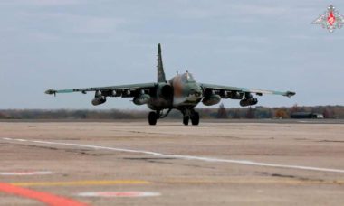 Ministério da defesa russo publica vídeo mostrando o ataque de um caça Sukhoi Su-25
